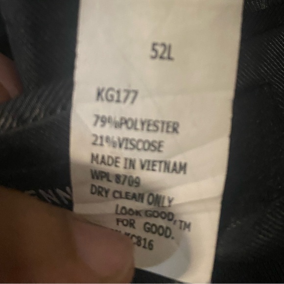 Kenneth Cole 2 button Grey Sport coat. Size (52L). Great condition. Great price - Picture 5 of 5